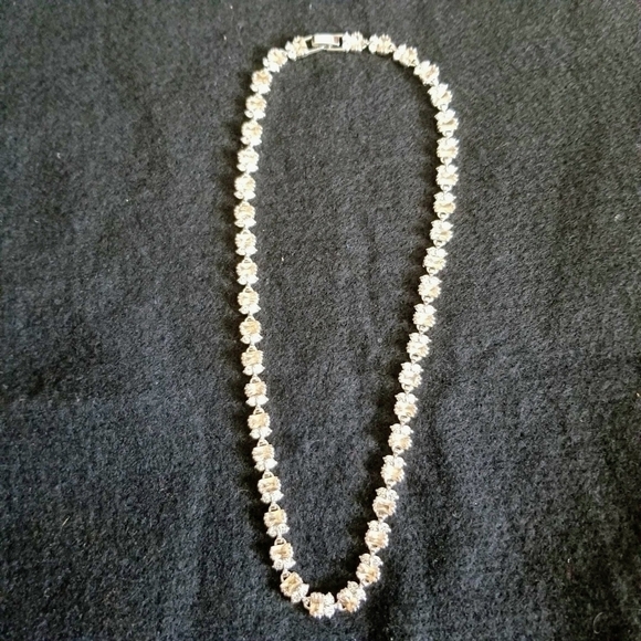 Pink Clear Rhinestones Necklace and Earring Set - Picture 4 of 8